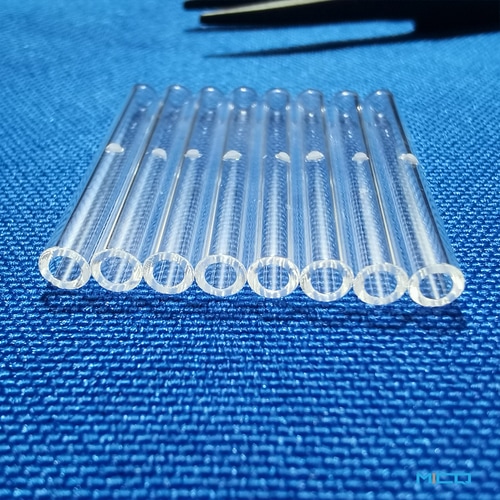 Kvarts-glass-mikrorør-med-0.3 mm-boring-hull-tilpassbar-02