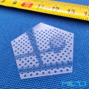 超薄 0.2mm 石英玻璃板 數十個激光鑽孔 1mm 03